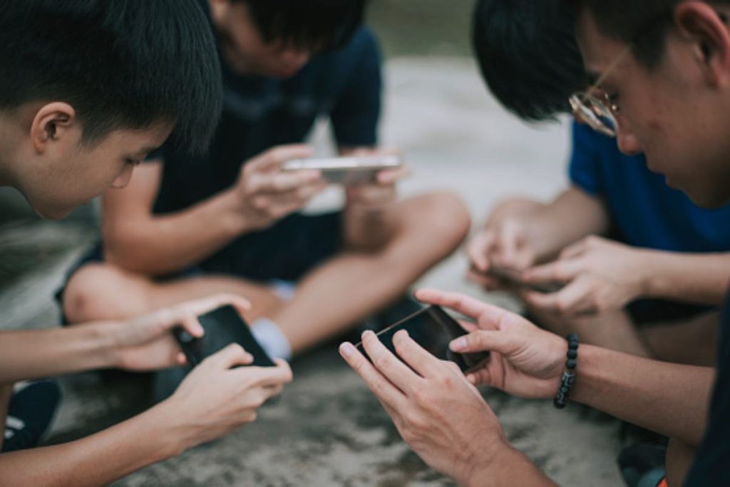 Four Signs You’re Almost Certainly Addicted To The Internet